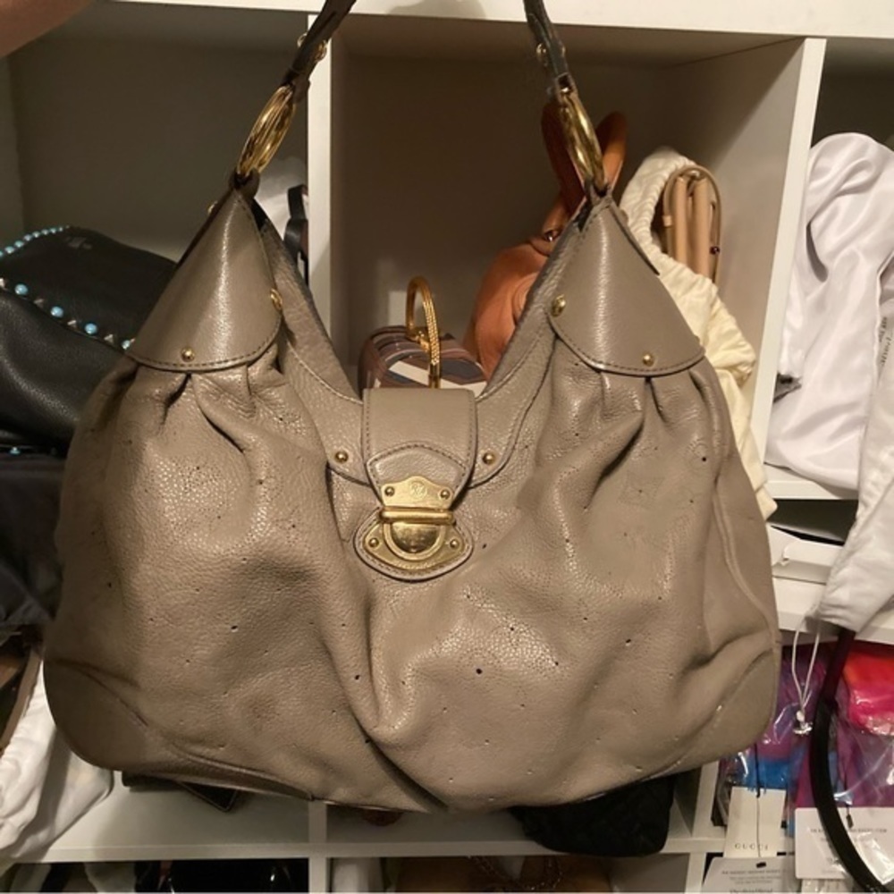 LOUIS VUITTON Solar PM Mahina Leather Grey taupe leather bag purse M93124 - Picture 4 of 16